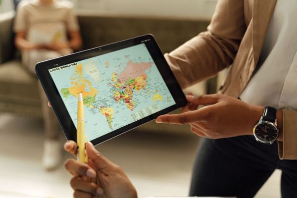 La carte touristique numérique : un nouvel indispensable pour les voyageurs